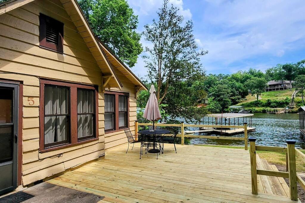 #05 - Lakefront Two Bedroom Cottage- Pet Friendly Hot Springs Exteriér fotografie