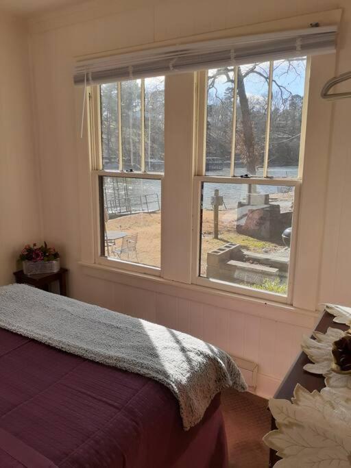 #05 - Lakefront Two Bedroom Cottage- Pet Friendly Hot Springs Exteriér fotografie